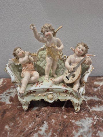 VOLKSTED TRIEBNER ENS&CO - Triebner - Figuur - Putti