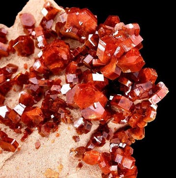Prachtige oranjerode vanadiet uit Marokko - Hoogte: 7.3 cm -