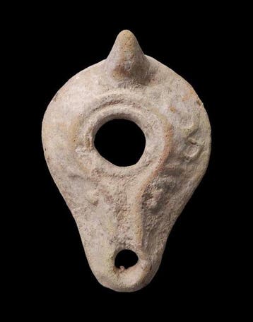 Laat-Romeins / Vroeg-Byzantijns Olielamp met reliëfdecoratie