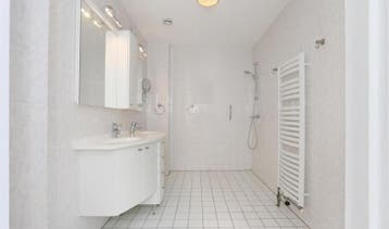 Te Huur 4 Kamer Appartement Volendamlaan In Den Haag, Huizen en Kamers, Huizen te huur, Den Haag, Direct bij eigenaar,  Den Haag
