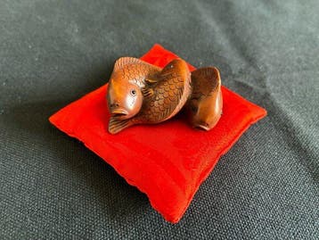 Prachtige netsuke uit de Showa-periode, gesneden uit