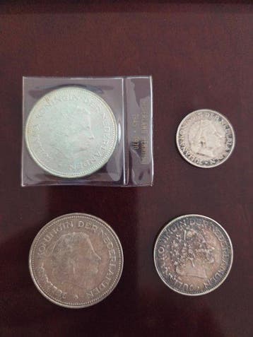 Nederland. Juliana. 1, 2 1/2, 10 Gulden 1955/1970, Lot van 4