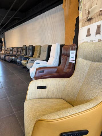 relaxfauteuil - sta op stoel 70% korting OUTLET zie foto´s, Verzenden, Nieuw, Overige materialen