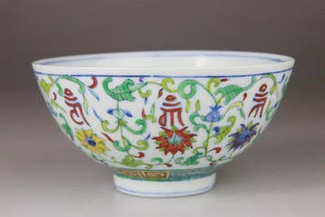 Chinees porselein Doucai-bol - Qianlong-merk - Porselein -