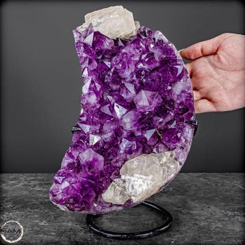 Amethist-calciet maan – Een meesterwerk van de natuur in fel