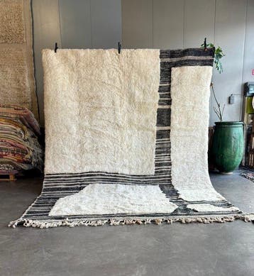 Groot Marokkaans Berber handgemaakt woltapijt uit Mrirt -, Nieuw