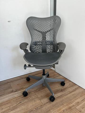 Refurbished Herman Miller Mirra Shadow Blue Fog - Aanbieding, Verzenden, Zo goed als nieuw, Grijs, Bureaustoel
