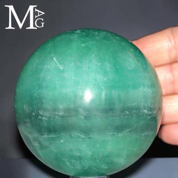 Natuurlijke groene fluorietkristal Grote uitgehouwen groene
