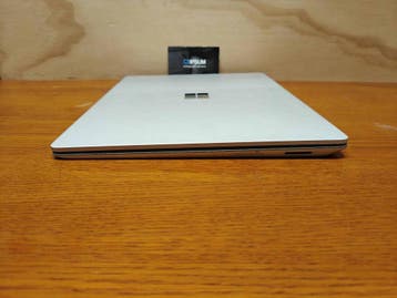 Microsoft Surface Laptop 2 | i5 8350u | 8gb DDR4 | 250gb SSD, Qwerty, 8 GB, 13 inch, Minder dan 2 Ghz