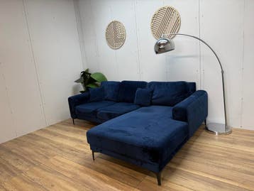 Donkerblauwe Velvet Hoekbank met Chaise Longue, 250 tot 300 cm, Gebruikt, Hoekbank, Ophalen of Verzenden