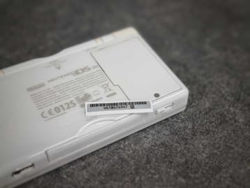 DS Lite Serial Number Sticker, Ophalen of Verzenden, Zo goed als nieuw