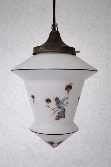 Plafondlamp - Opaalglas met gestileerde haanversiering -, Antiek en Kunst