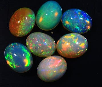 Ct. 9,50 Natuurlijke Ethiopische Opalen Cabochon - Hoogte: 9