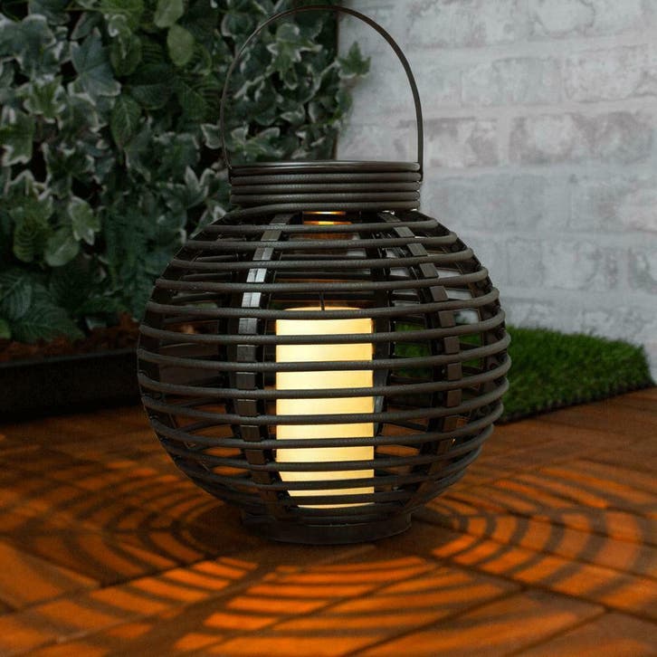 Solar LED Lantaarn Basket Medium Rotanlook, Tuin en Terras, Buitenverlichting, Led, Minder dan 50 watt, Nieuw, Kunststof, Staande lamp