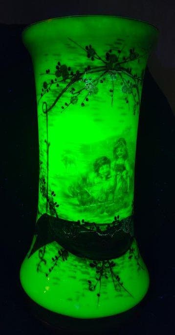 Steinschönau Fachschule - Vaas - Uraniumglas, Opaline glas