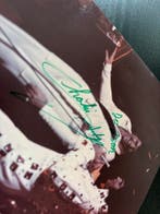Elvis Presley - Gesigneerde foto Charlie Hodge, Verzamelen, Muziek, Artiesten en Beroemdheden, Ophalen of Verzenden, Zo goed als nieuw