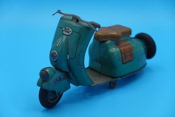 MIC Oyonnax - Blikken speelgoed - Vespa Roller Scooter 50er