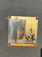 Banksy stijl emaille bord – kinderen achter gordijn – street
