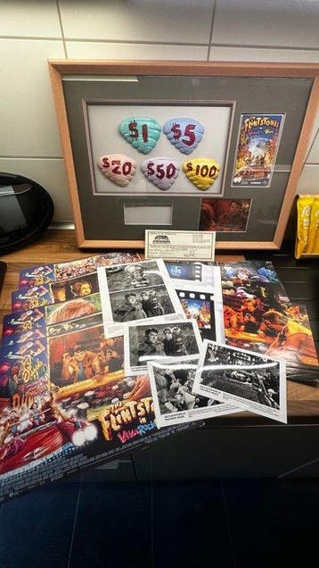 The Flintstones In Viva Rock Vegas - Original Movie Props &, Verzamelen, Nieuw