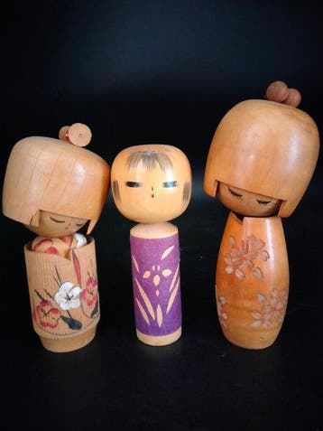 Beeldje, Drie schattige creatieve vintage kokeshi (, Antiek en Kunst