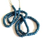 Oud-Birmaans, Samonvallei Blauw archaïsch glas Kettingkralen