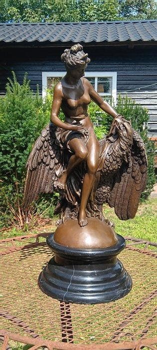 sculptuur, Hebe en de adelaar - 50 cm - brons marmer, Antiek en Kunst