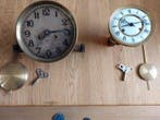 Wandklokken (2) - Metaal - Eerste en tweede helft 20ste eeuw