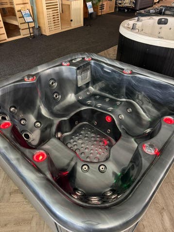 acryl 6-persoons Spa/jacuzzi, 1 Jaar Garantie plug and play, Zo goed als nieuw, Pomp, Vast