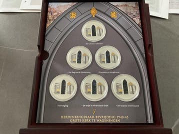 Nederland. Herdenkingsraam bevrijding 1940-45 grote kerk te