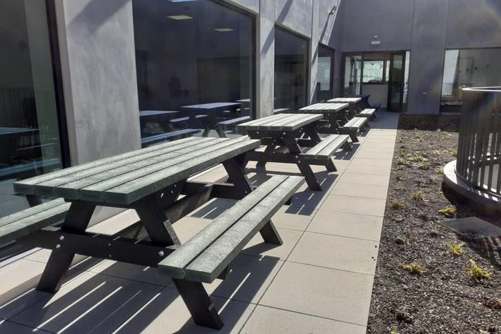 Rockwood® Picknicktafel Zwaar kunststof - Mineral Grey, Tuin en Terras, Picknicktafels, Nieuw, Hout, Rechthoekig, Ophalen of Verzenden