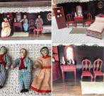 Antieke Huisvlijt - Poppenhuis Historische Roombox- koffer (