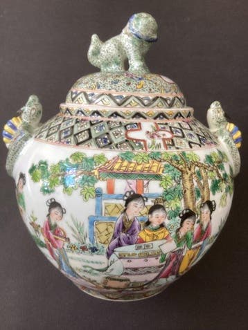 Grote pot met deksel van Kantonporselein - Famille