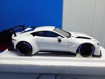 Autoart 1:18 - Model sportwagen - Aston Martin Vantage GTE, Nieuw
