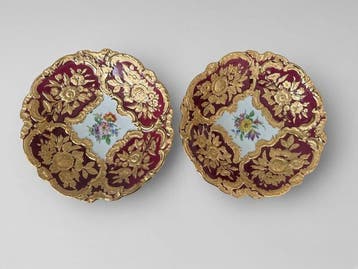 Wandbord (2) - A Pair of Meissen Porcelain B-Form Relief