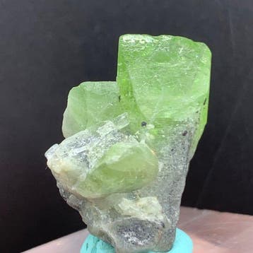 Peridot Exemplaar - Hoogte: 25 mm - Breedte: 18 mm- 7 g -