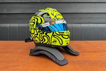 Mclaren - Lando Norris - 2026 - Replica helmet with HANS, Nieuw