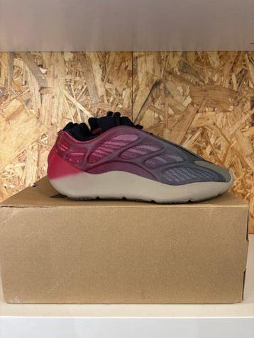Adidas - YZY 700 V3 - Sneakers - Maat: EU 40 - Nieuw met, Nieuw