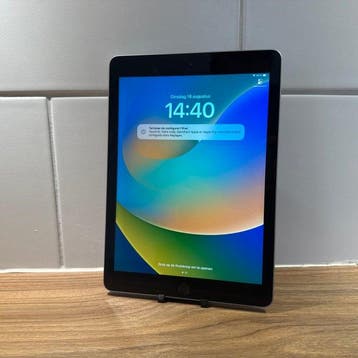 Apple iPad (5th generation) 128GB Wifi - Mobiele telefoon, Nieuw
