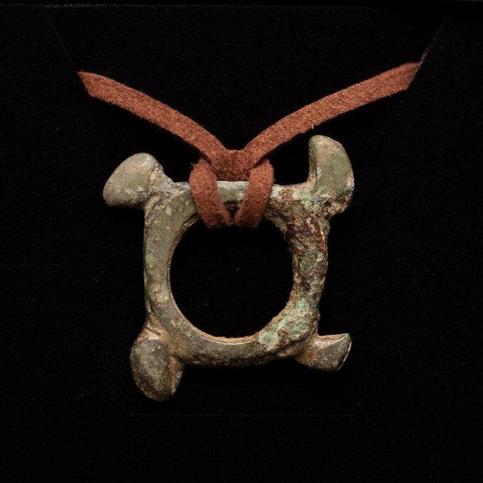 Viking periode Brons Amulet with Four Stylized Raven Heads -, Antiek en Kunst, Antiek | Overige Antiek
