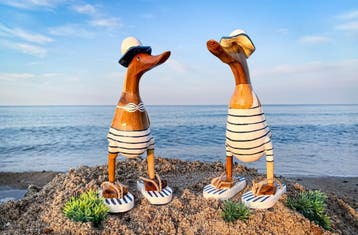 Hardloopeend Onno met hoed en slippers in wit en grijs, Verzenden, Nieuw