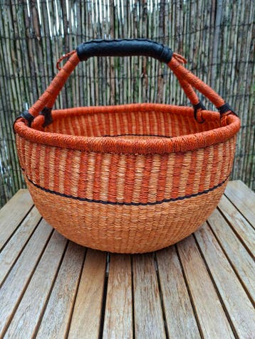 Grote Oranje fairtrade shopper uit Ghana, Verzenden, Nieuw, Rond, Mand
