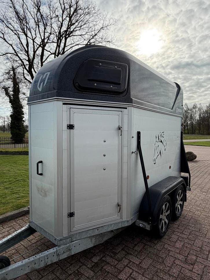 Degelijke alu Henra 1.5 paards! zadelkamer! 2017!, Dieren en Toebehoren, Paarden en Pony's | Trailers en Aanhangwagens, 1½-paards trailer