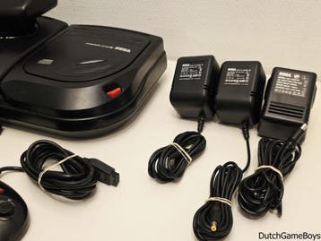 Sega MegaDrive + Mega Cd II + Sega 32X + 2 Controllers, Spelcomputers en Games, Verzenden, Gebruikt