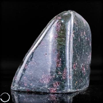 Natuurlijk almandiet-granaat in groene matrix – Krachtige