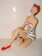 Beeldje, Eine Dame in Bademode aus den 1950/60er Jahren.