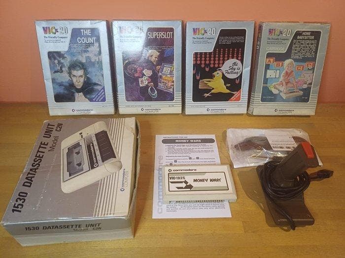 Commodore - VIC-20 - 5 original cartridges for VIC-20, 1, Spelcomputers en Games, Spelcomputers | Overige Accessoires