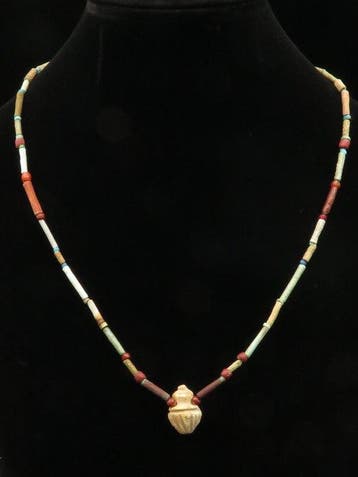 Oud-Egyptisch Ketting gemaakt van carneool, turkoois, glas