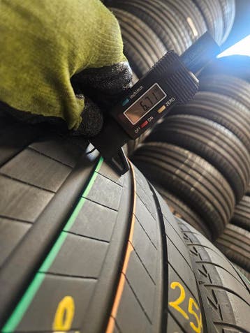 255/40/21 102T AO BRIDGESTONE ZOMERBANDEN 6,7MM PROFIEL 4X, Ophalen, Gebruikt, 255 mm, 21 inch