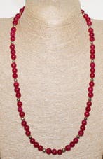 Prachtige ketting met handgemaakte ronde robijnkralen - 220