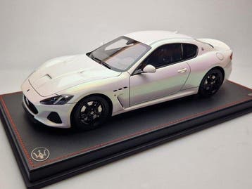 211-TwoEleven 1:18 - Modelauto - Maserati Gran Turismo –, Nieuw